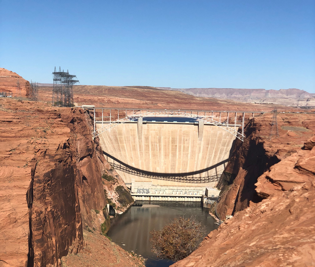 Picture of Glen Canyon Dam.